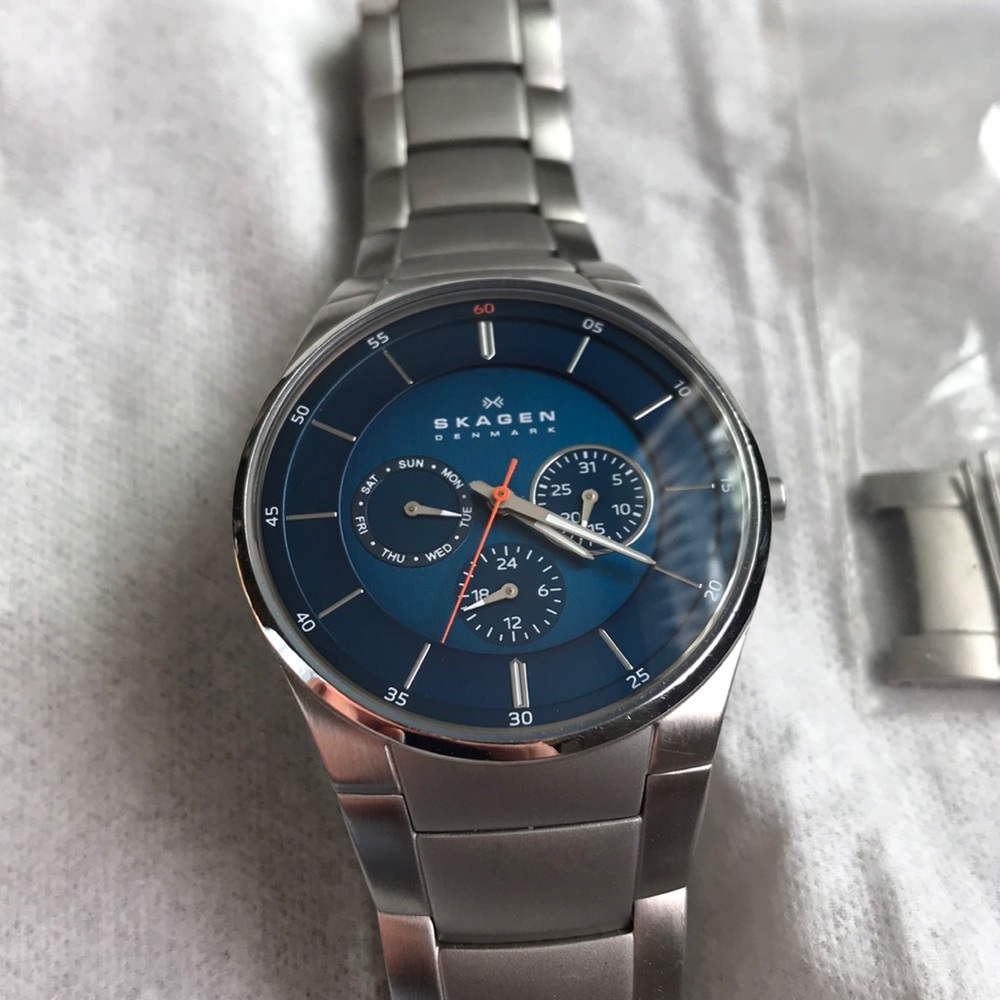Metal link skagen watch